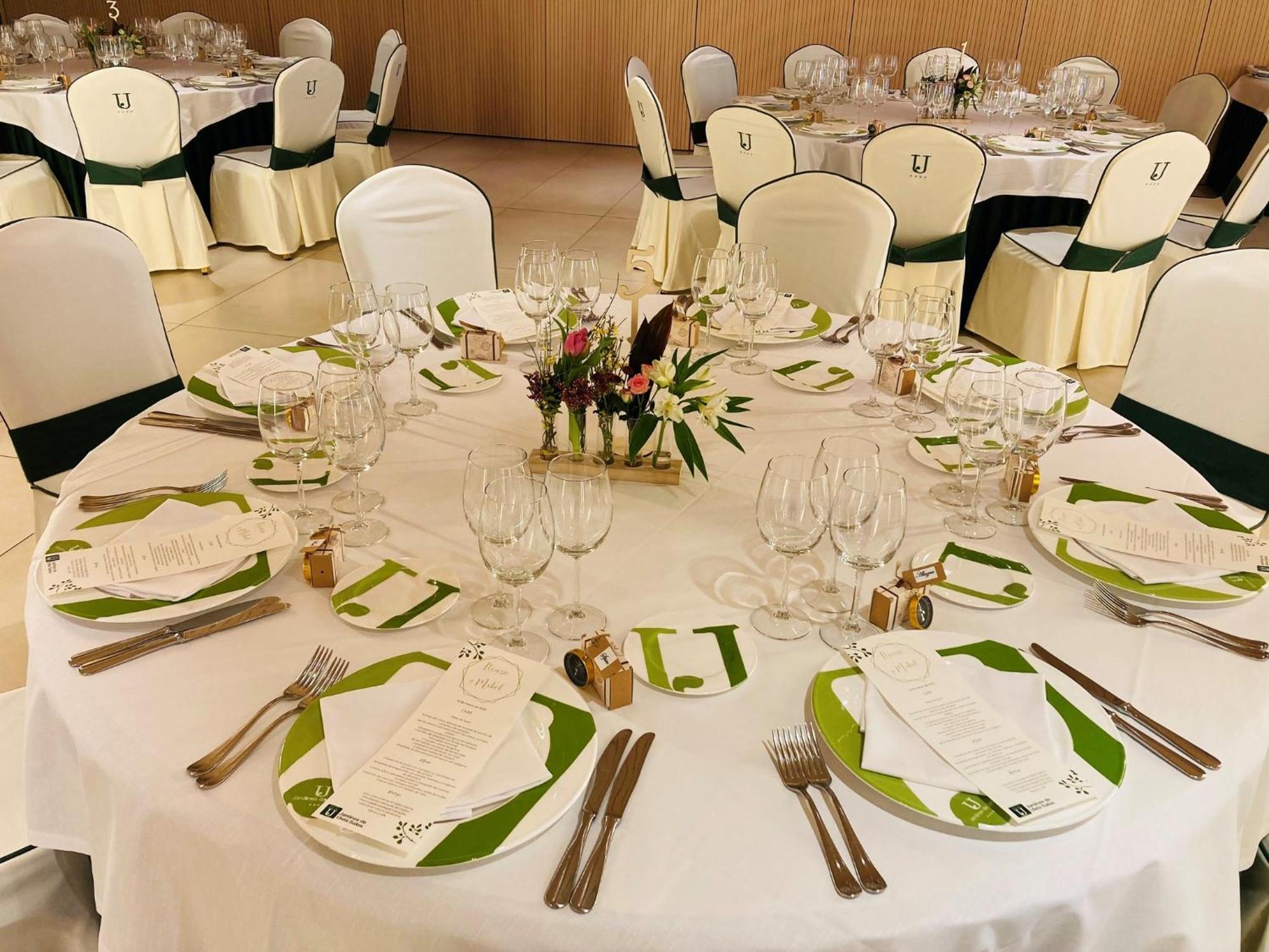 Hotel Jardines De Uleta Suites Витория Экстерьер фото