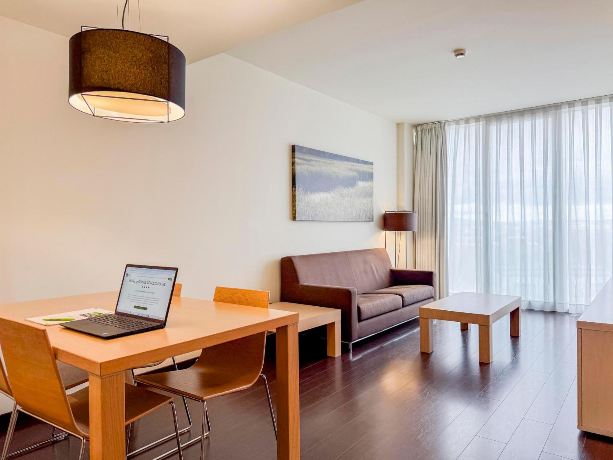 Hotel Jardines De Uleta Suites Витория Экстерьер фото