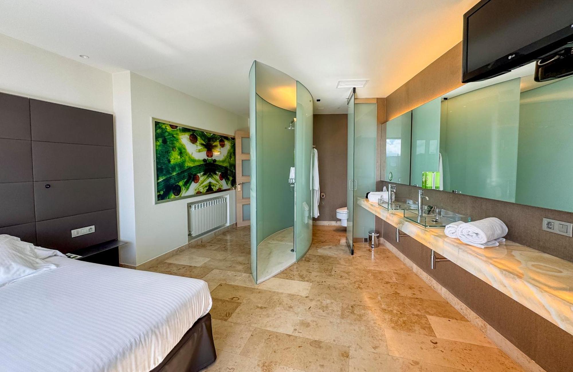 Hotel Jardines De Uleta Suites Витория Экстерьер фото
