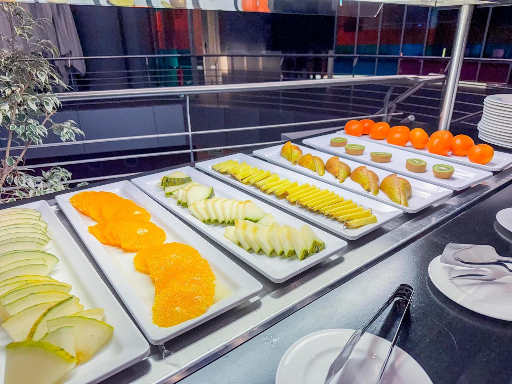 Hotel Jardines De Uleta Suites Витория Экстерьер фото